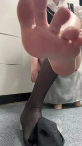 用脚脚惩罚你